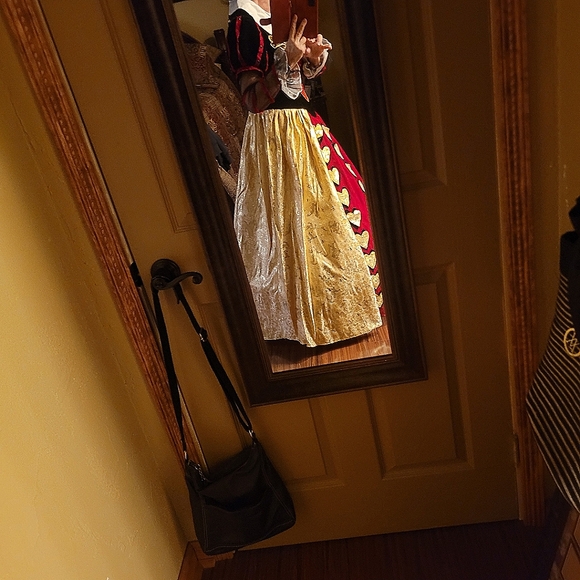 Red Queen/Queen of Hearts cosplay/costume - Picture 6 of 6